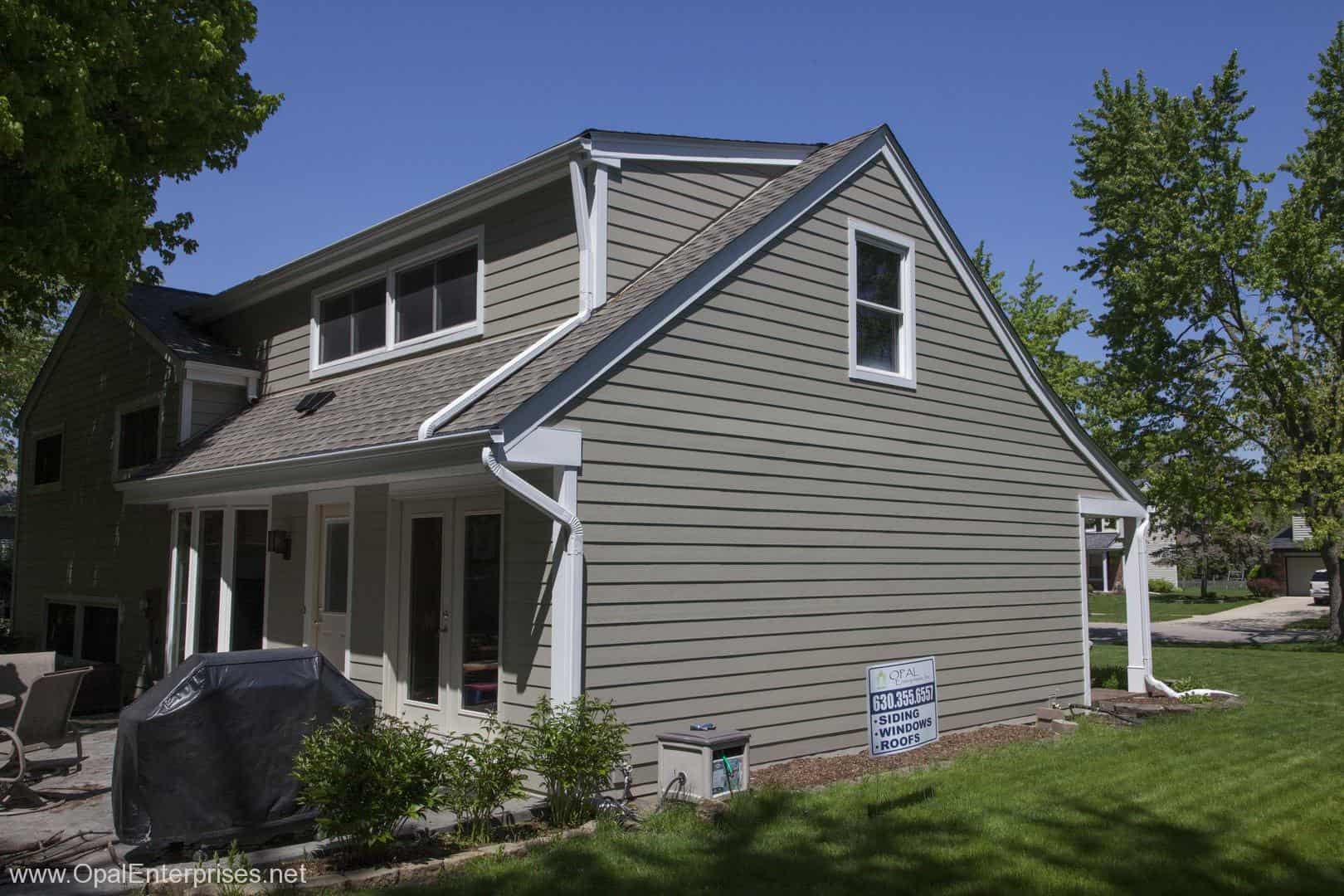 House in Naperville with Monterey Taupe James Hardie SIding